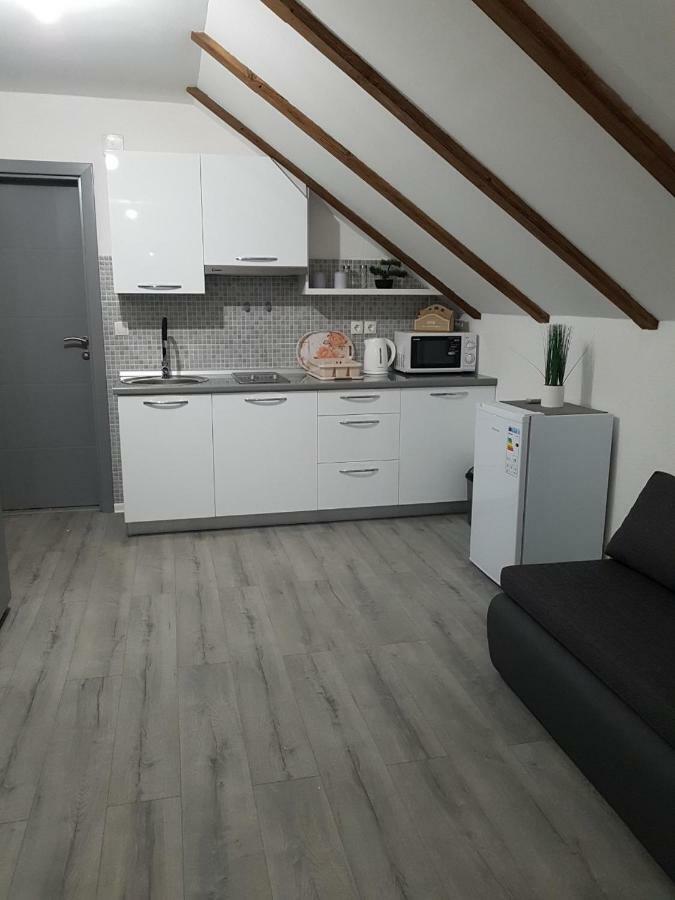 Studio Apartmani Patricia Smoljanac Buitenkant foto