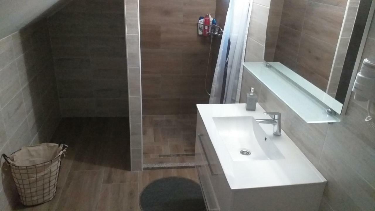 Studio Apartmani Patricia Smoljanac Buitenkant foto