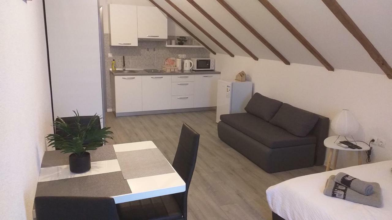 Studio Apartmani Patricia Smoljanac Buitenkant foto