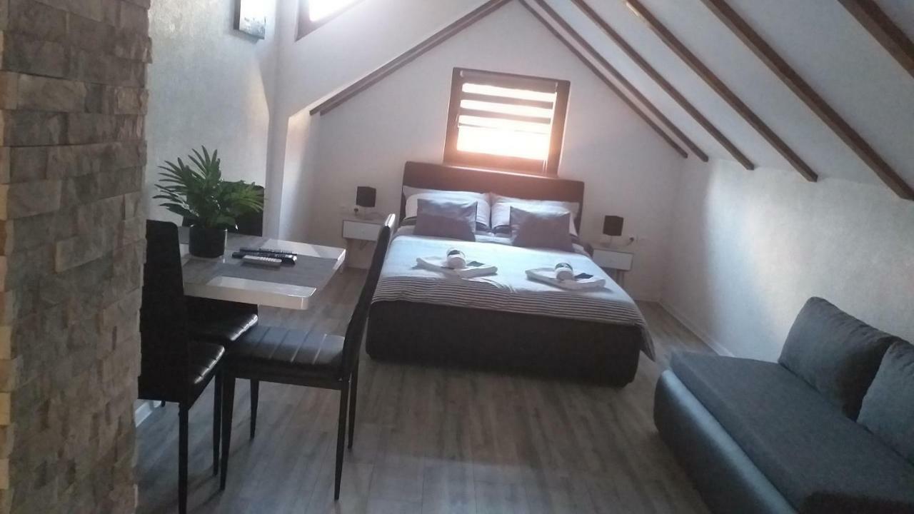 Studio Apartmani Patricia Smoljanac Buitenkant foto