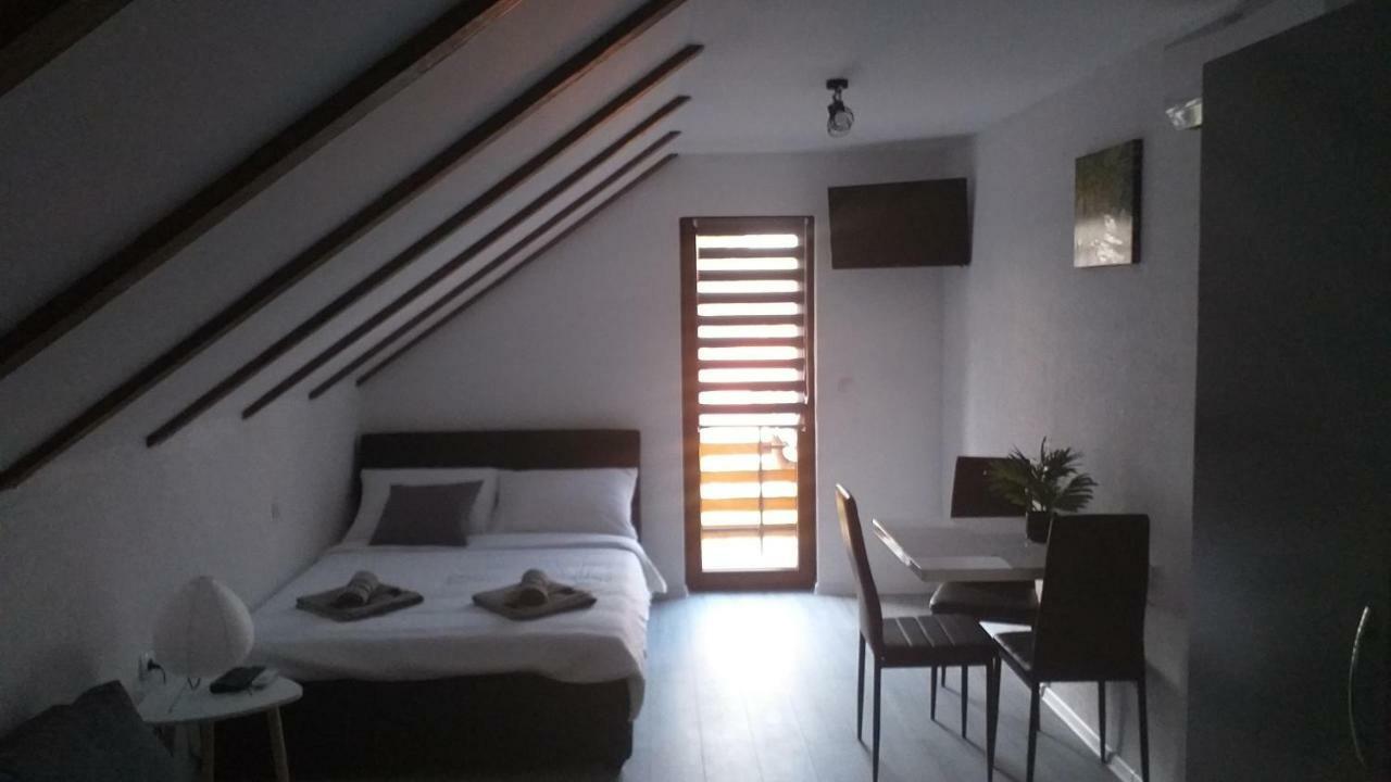Studio Apartmani Patricia Smoljanac Buitenkant foto