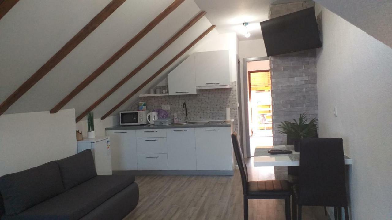 Studio Apartmani Patricia Smoljanac Buitenkant foto